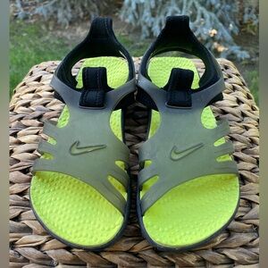 Kids NIKE Play Swoosh Slip-on Rubber & Neoprene Water Sport Sandal Youth size 2